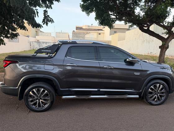 FIAT TORO 2.0 16V TURBO DIESEL RANCH 4WD AT9 FIAT TORO 2.0 16V TURBO DIESEL RANCH 4WD AT9